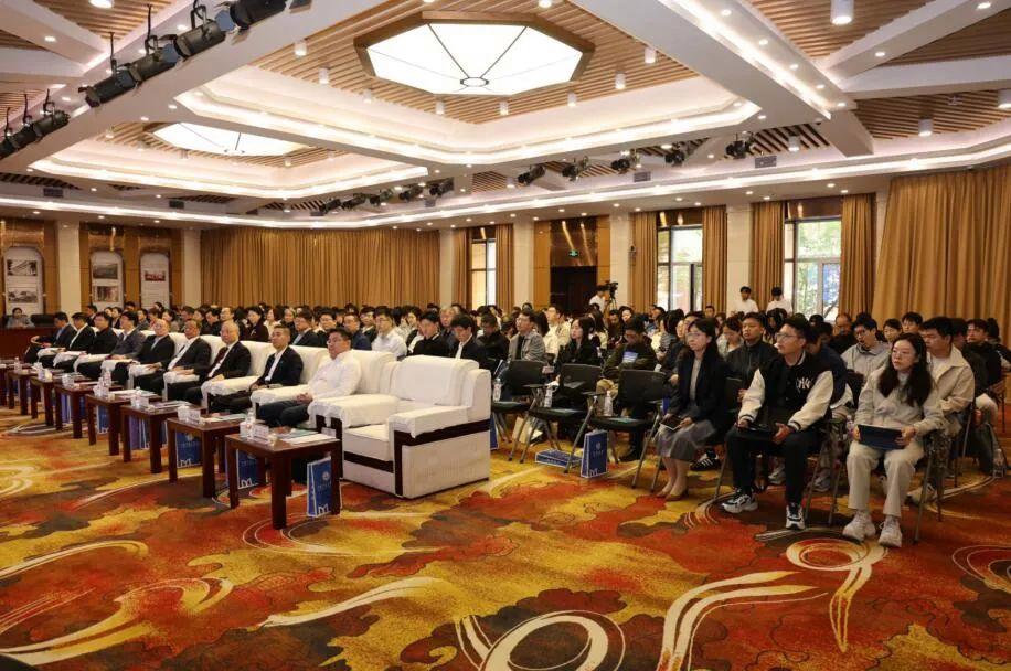 2025煤炭企業管理創新大講堂開講——邁向“十五五”：企業管理的變革與創新(圖2)