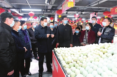 習近平春節前夕赴貴州看望慰問各族干部群眾(圖2)